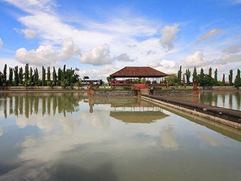 Taman Mayura, Kemegahan Sejarah Kota Mataram